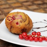 Muffinki marmurkowe z malinami i porzeczkami