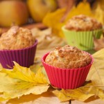 Muffinki korzenne z jabłkami i konfiturą morelową